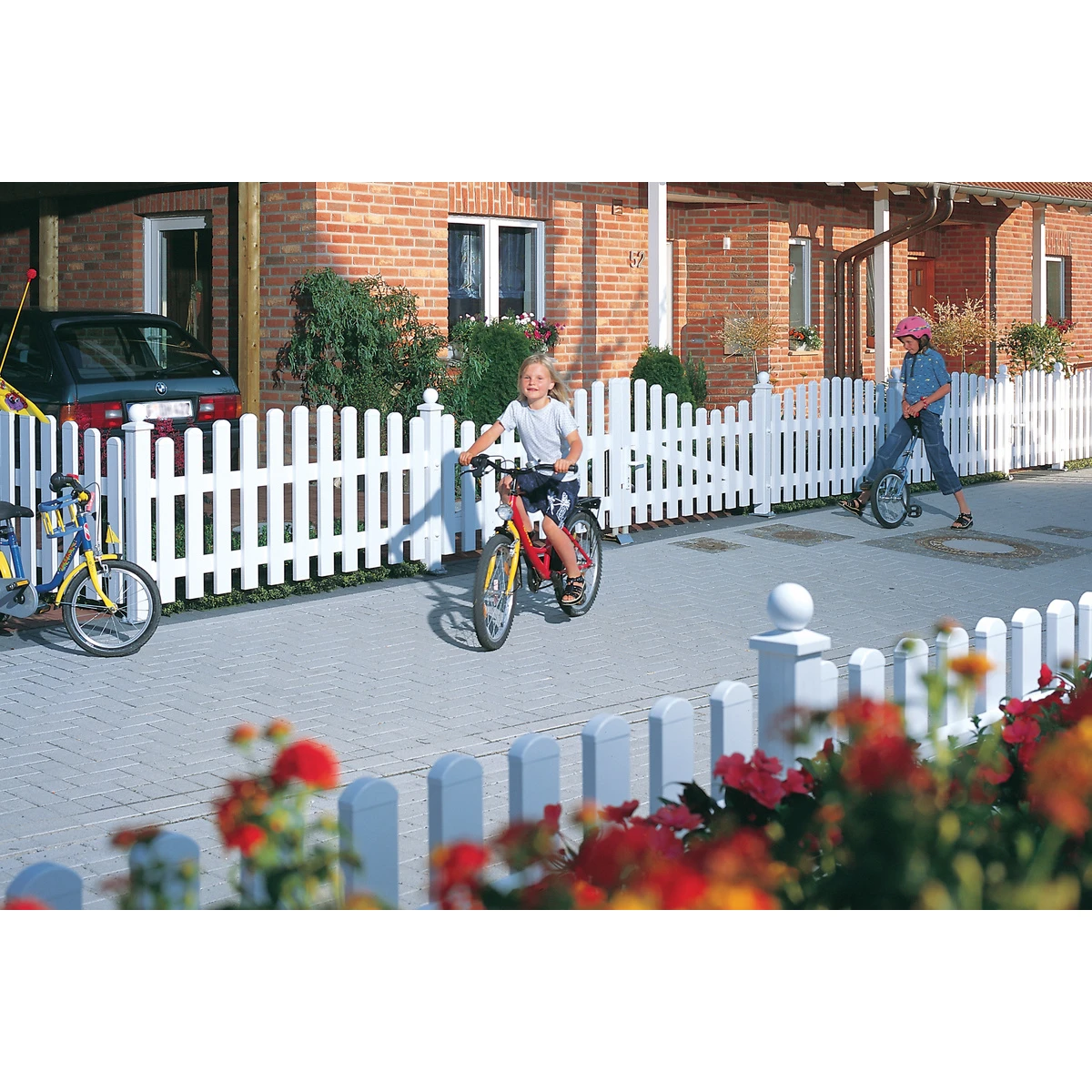 TraumGarten Vorgartenzaun Kunststoff Weiß Rund LONGLIFE CARA 2 TraumGarten Vorgartenzaun Kunststoff Weiß Rund LONGLIFE CARA – Bild 2