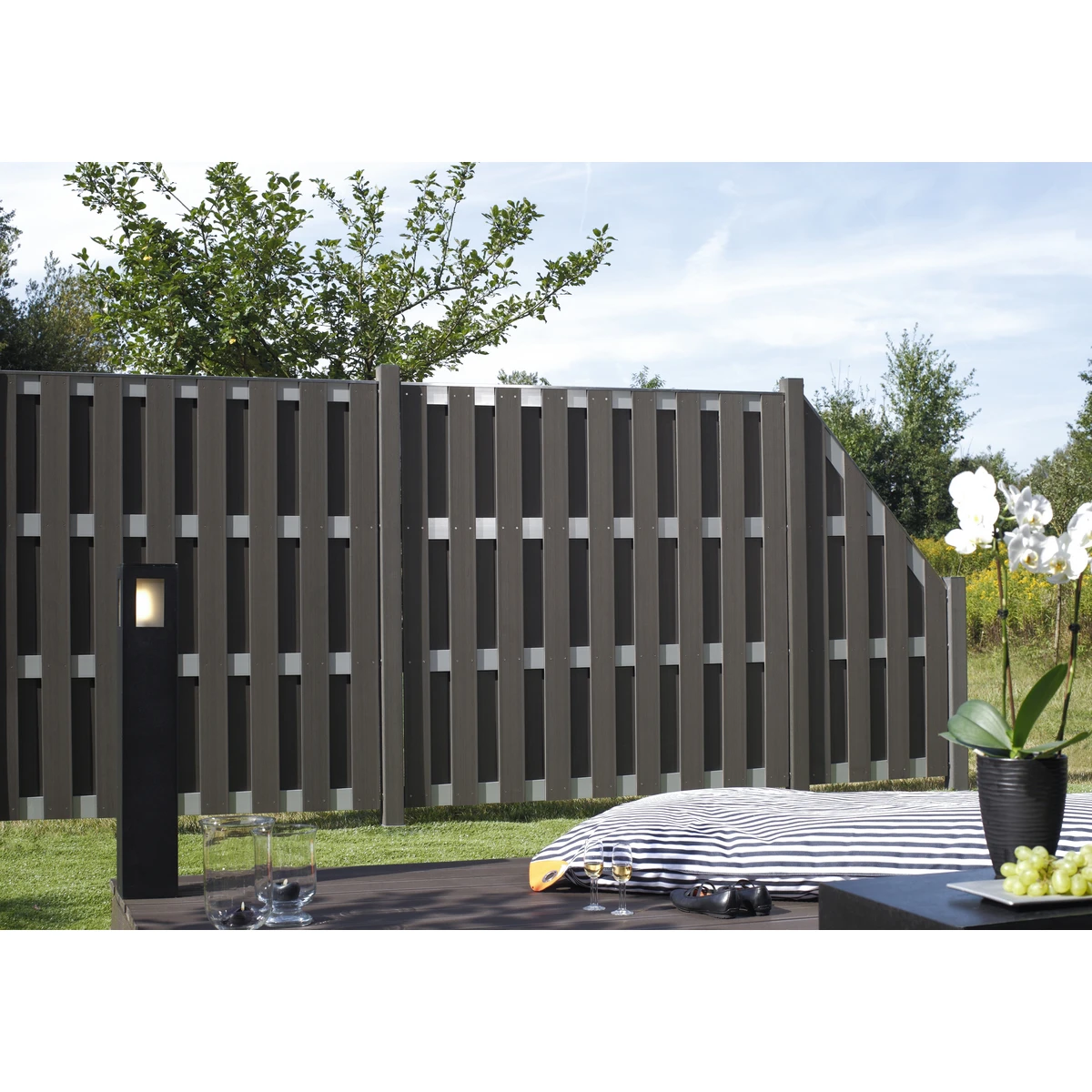 TraumGarten Sichtschutzzaun WPC Anthrazit "JUMBO" Aluminium 2 TraumGarten Sichtschutzzaun WPC Anthrazit "JUMBO" Aluminium – Bild 2