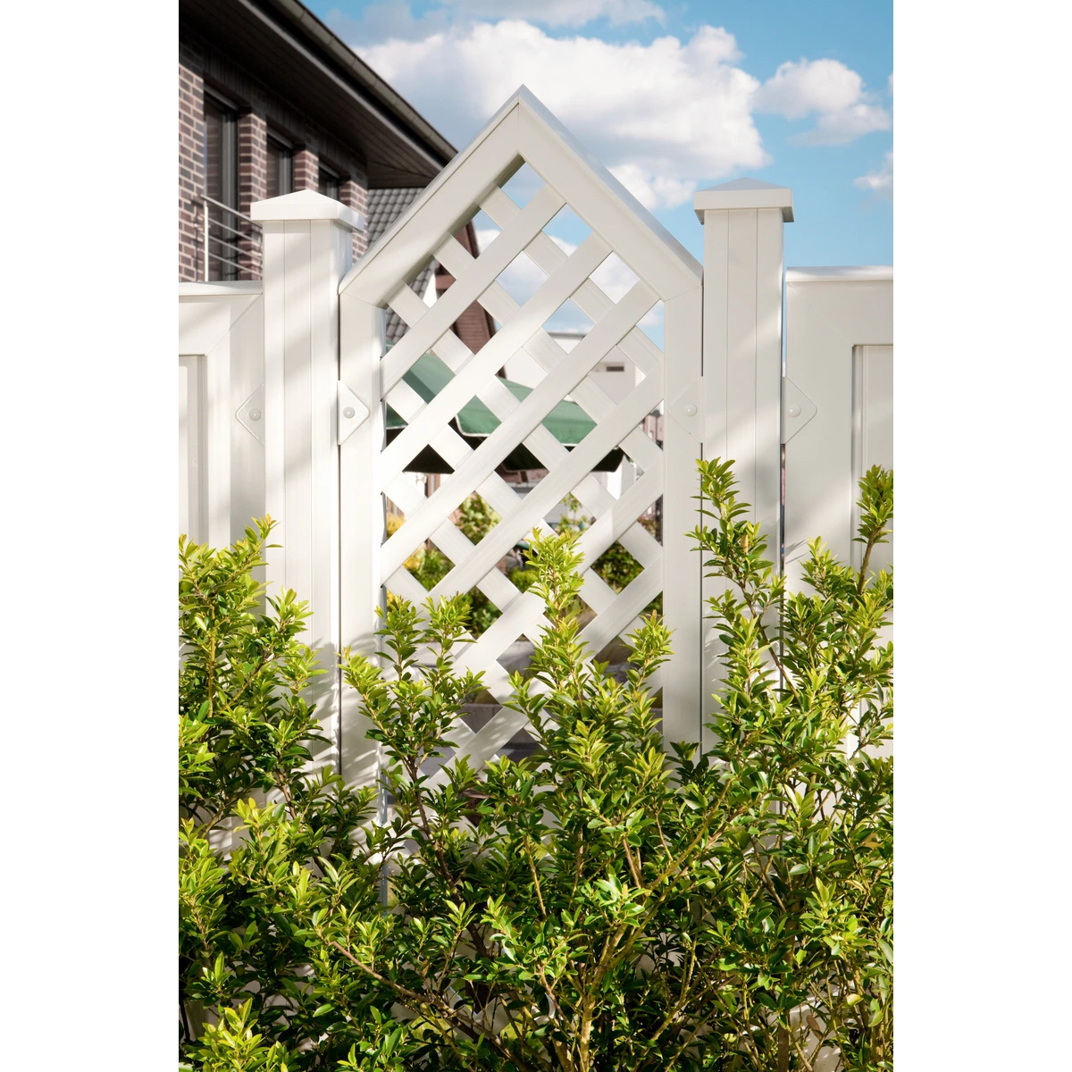 TraumGarten Sichtschutzzaun Kunststoff Weiss "LONGLIFE" Diagonal-Giebel 2 TraumGarten Sichtschutzzaun Kunststoff Weiss "LONGLIFE" Diagonal-Giebel – Bild 2